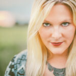 Porträt einer jungen blonden Frau